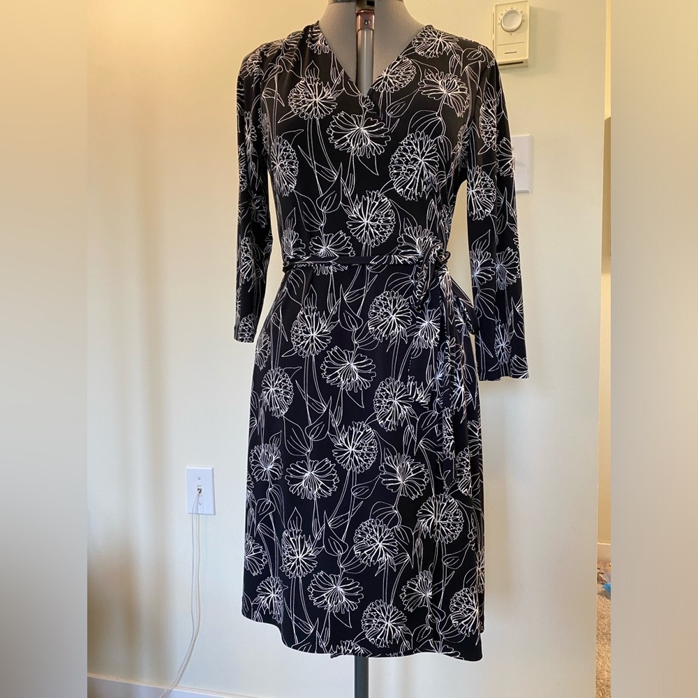 Banana Republic V-Neck Women’s Wrap Dress size medium